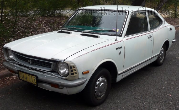 1971-1974_Toyota_Corolla_(KE25-D)_Deluxe_coupe_04.jpg